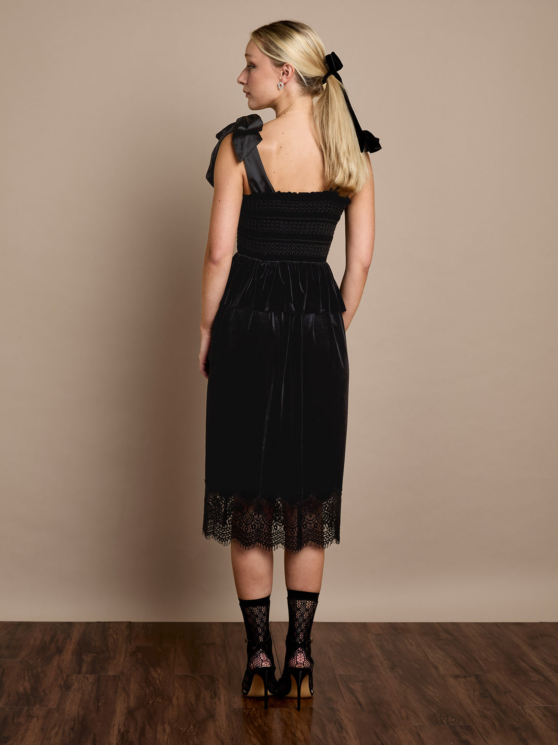 Cece Black Velvet Midi Dress