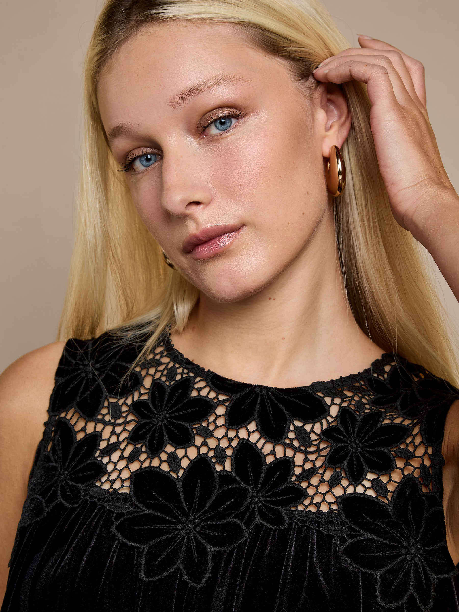 Lucie embroidered Velvet Top – Black