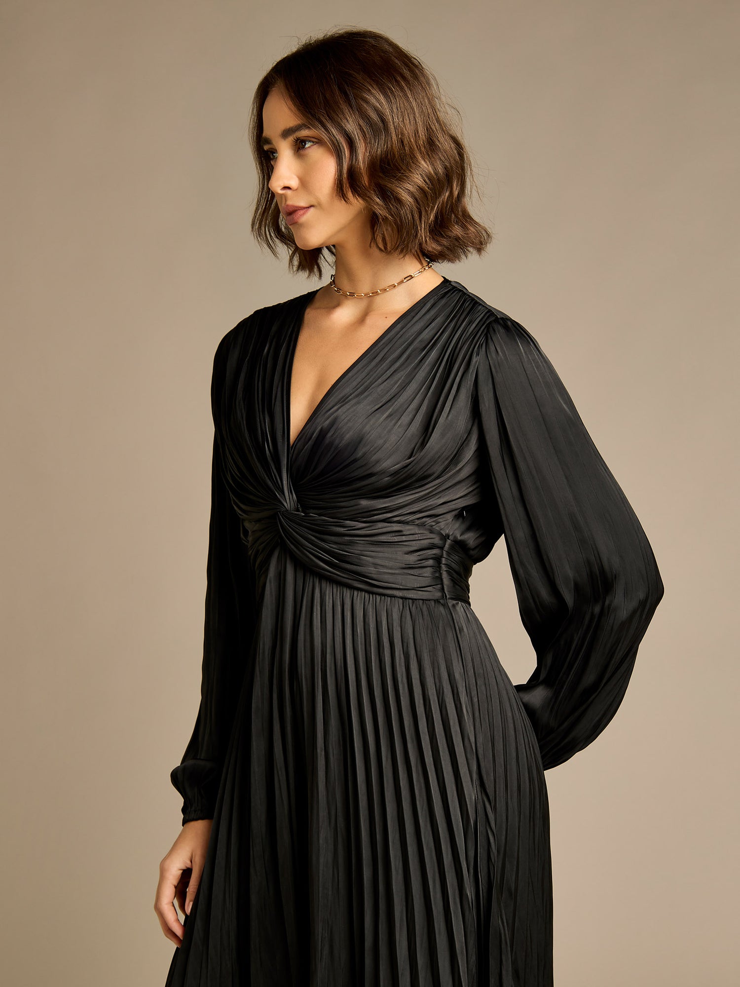 Wilma Black Pleated Midi Dress