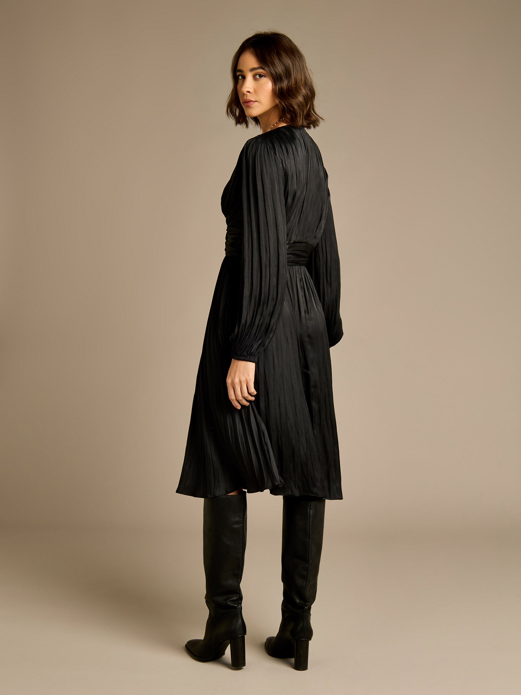 Wilma Black Pleated Midi Dress