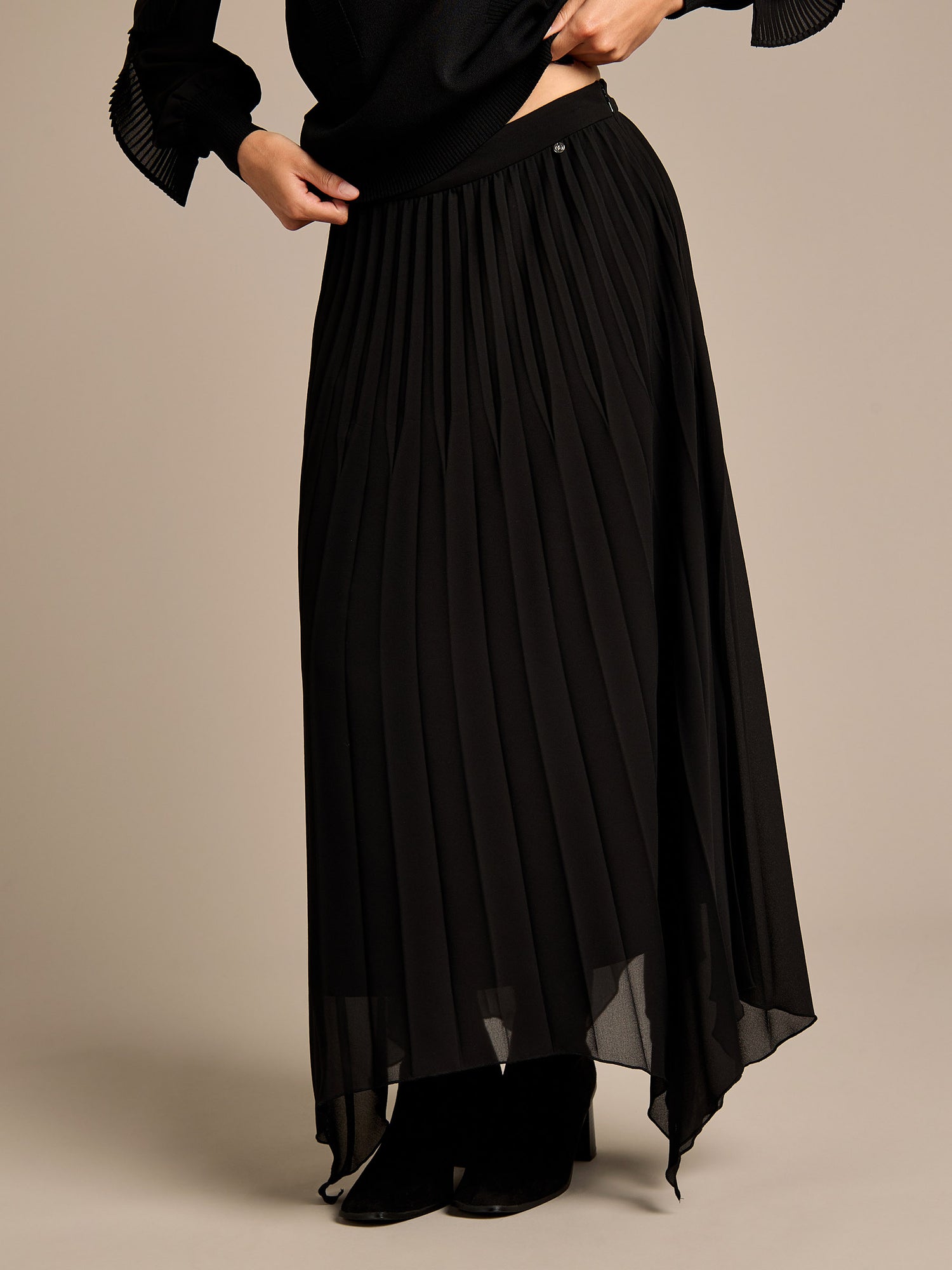 Tammy Hankey Hem Pleated Skirt